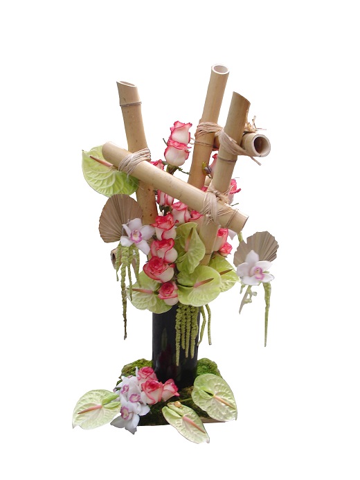 竹子架構(gòu)插花花藝桌花的東方插花主題